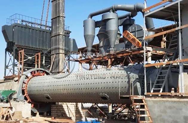 Molino de bolas cerámico en planta industrial
